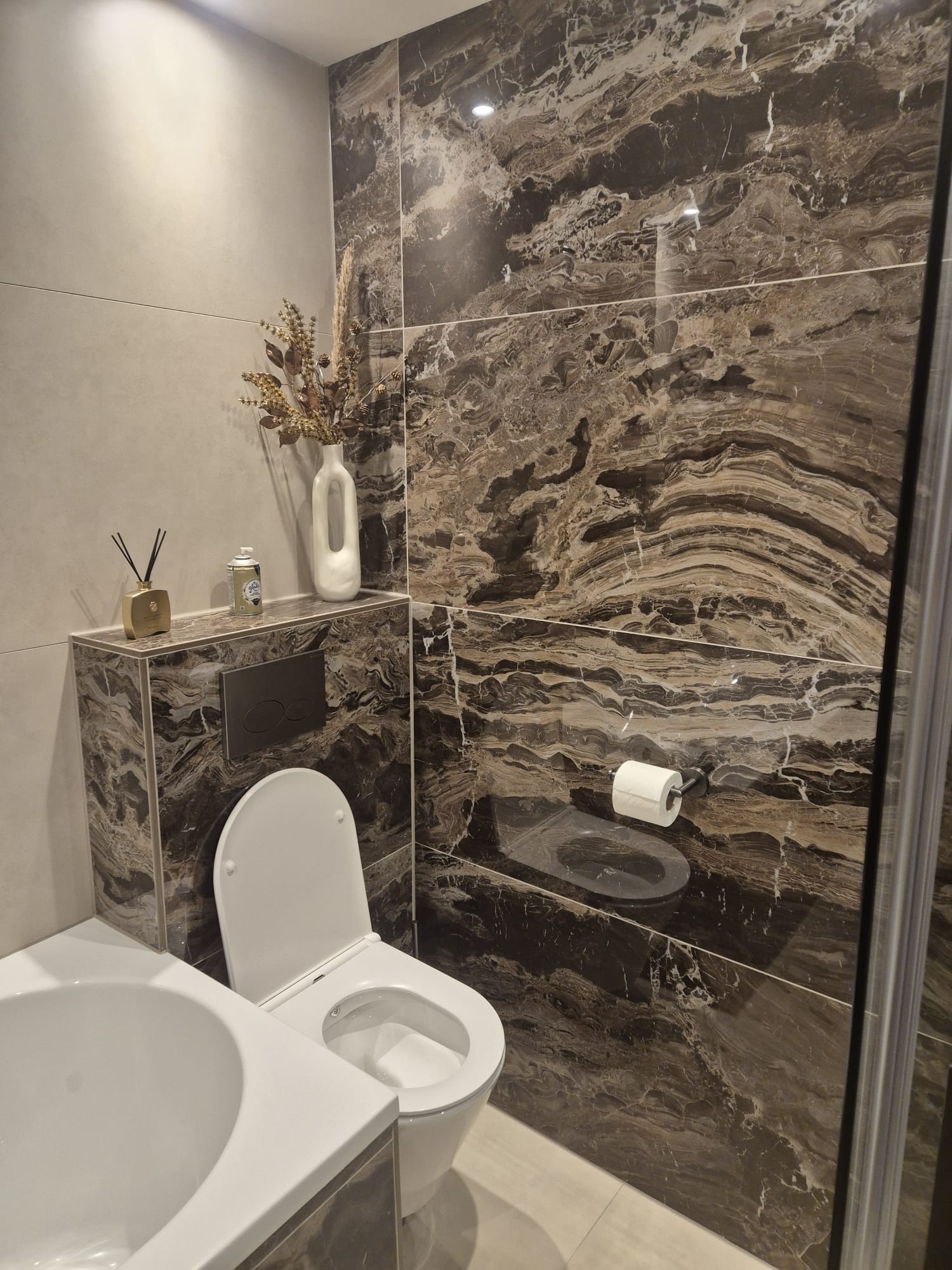 Marmerlook badkamer en toilet