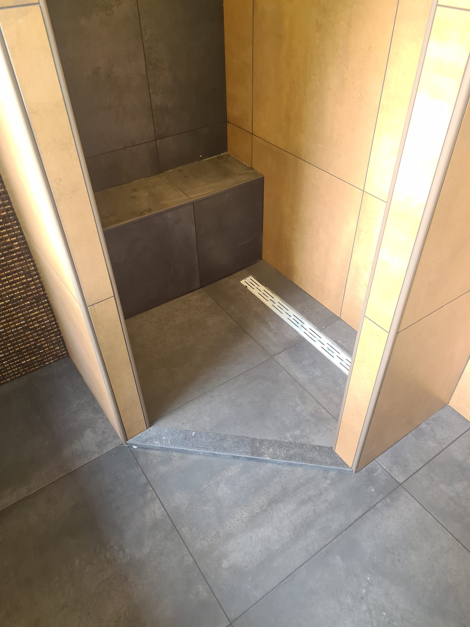 Zitbank in de douche